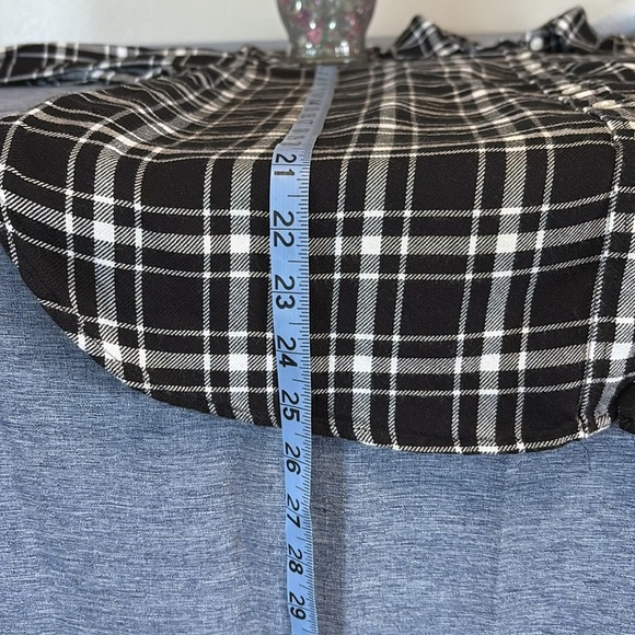 NWOT Banana Republic Women’s Size M Lightweight Flannel Button Down Shirt - Picture 4 of 5